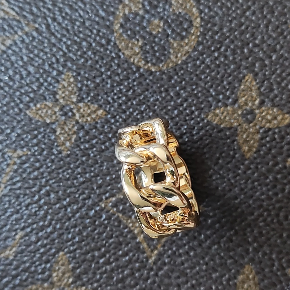 Classy Chain Ring